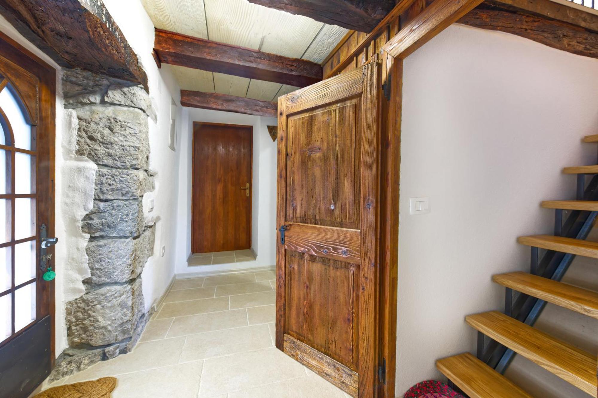 Apartman Studio Baladur Roč Exteriör bild