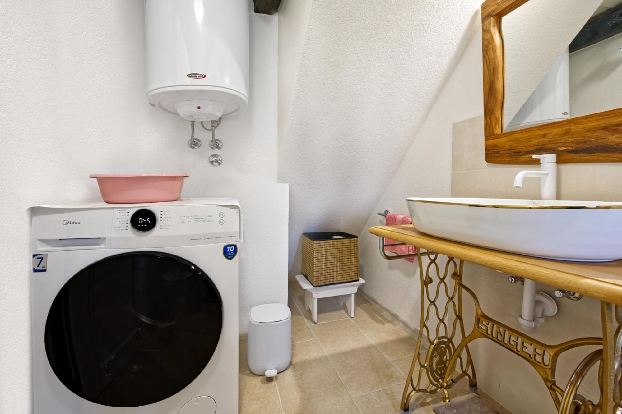 Apartman Studio Baladur Roč Exteriör bild