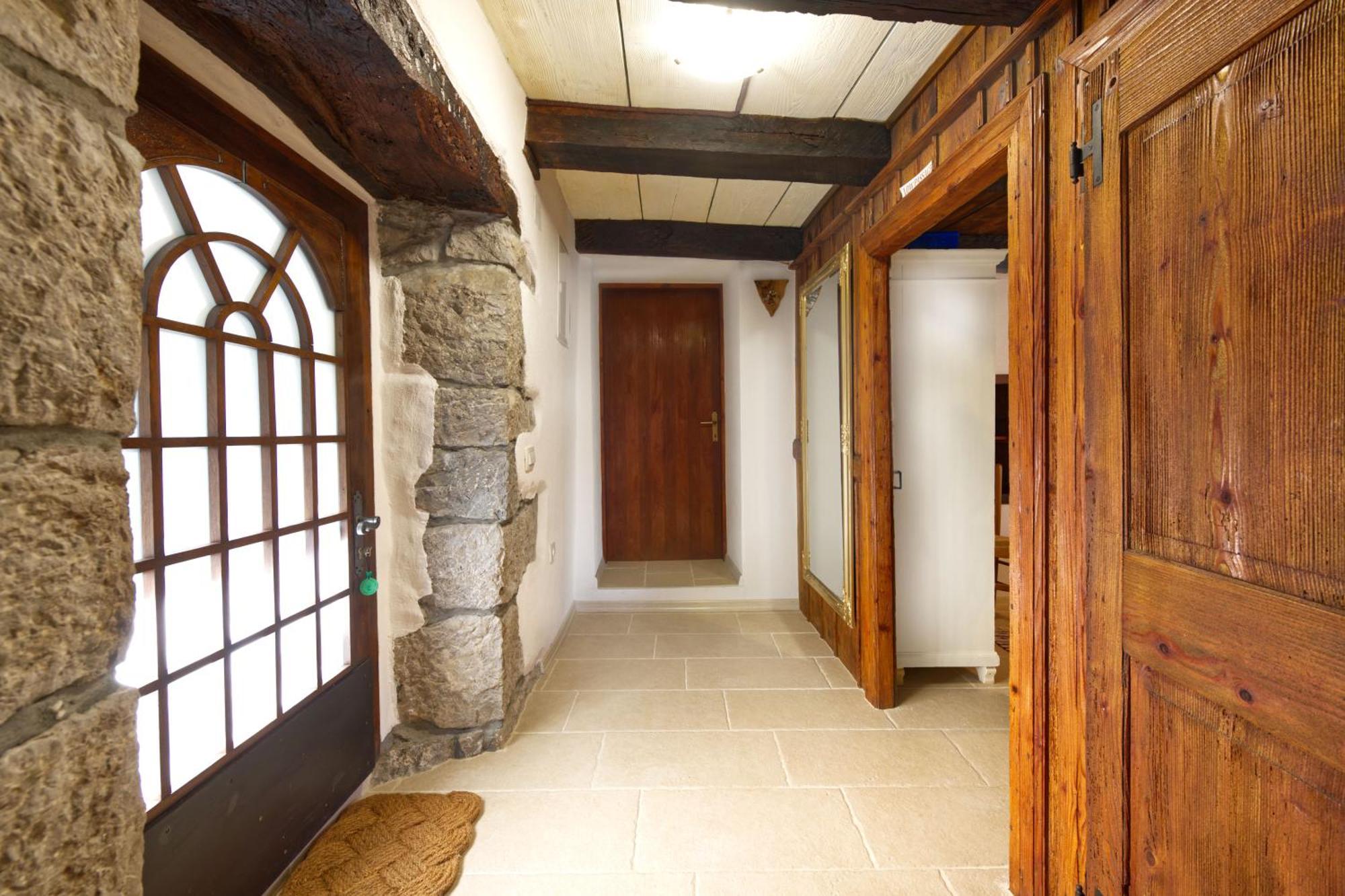 Apartman Studio Baladur Roč Exteriör bild