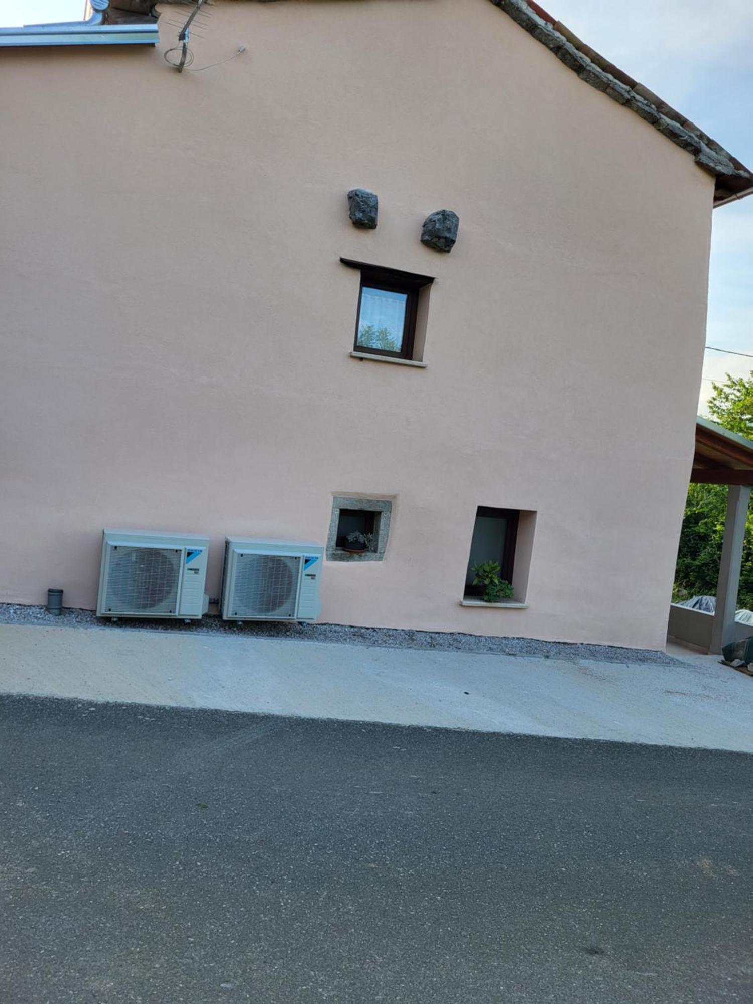 Apartman Studio Baladur Roč Exteriör bild